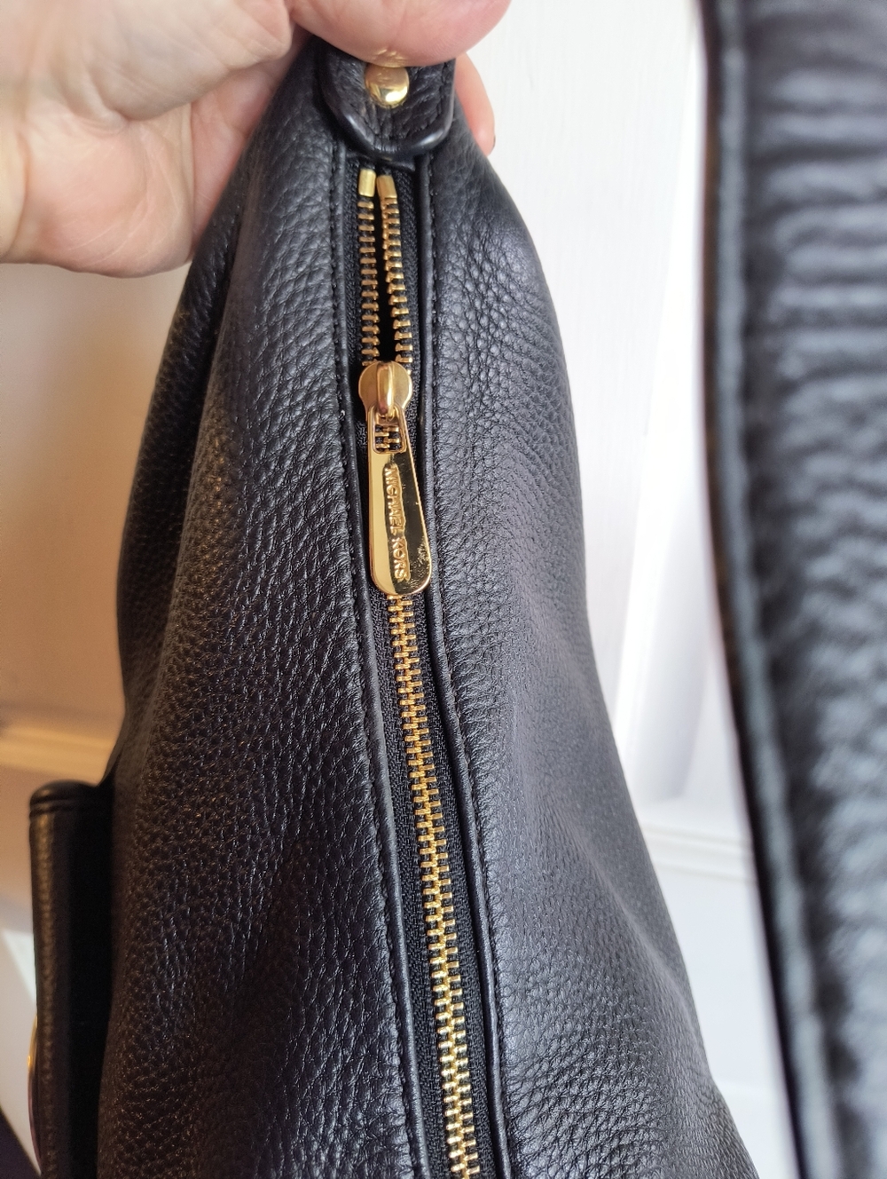 Michael Kors Fulton Large Black Leather Shoulder Bucket Bag EUC - Picture 8 of 13
